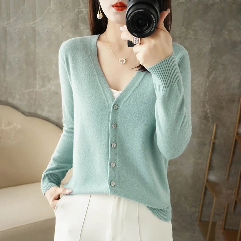 2025 new V-Neck Temperament Small Fragrance Women's Knitted Sweater Coat Special Cardigan ZHI D035